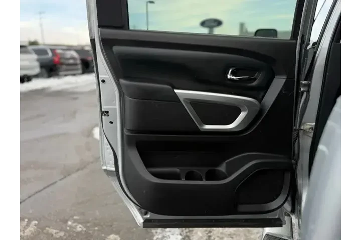 $25000 : Nissan Titan XD 2016 4x4 S 4 image 9