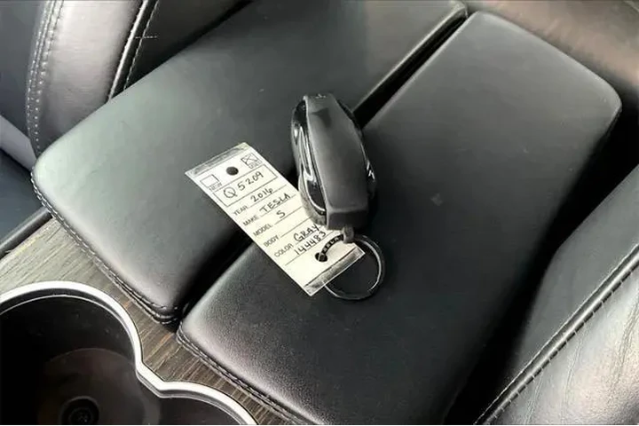 $19998 : Tesla Model S 2016 AWD 60D 4 image 10