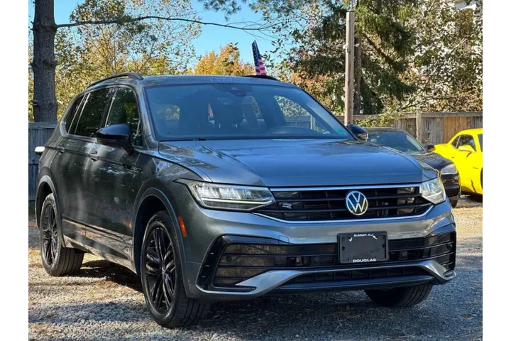 $16980 : 2022 Tiguan SE R-Line Black 4 image 3