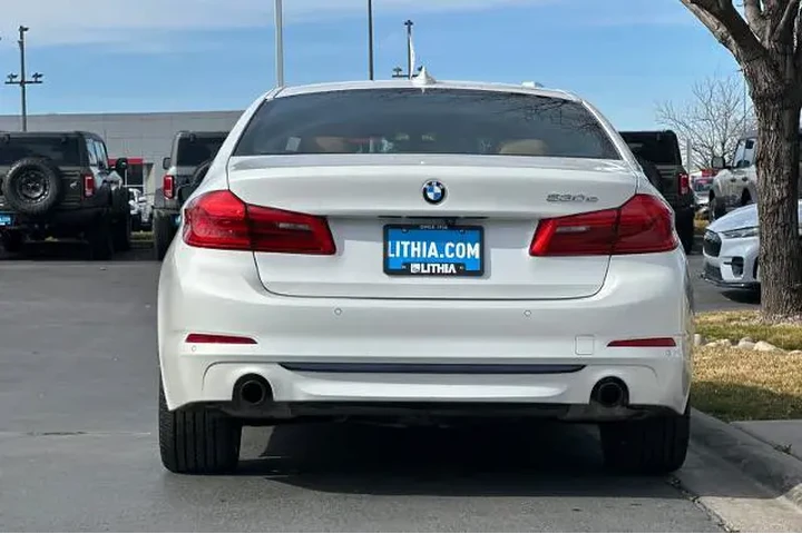 $19995 : BMW 5 Series 2019 530e iPerf image 7