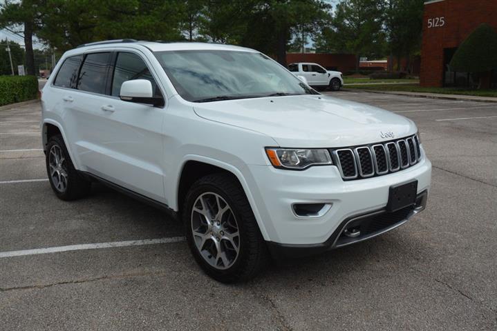 2018 Grand Cherokee Sterling image 9