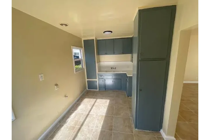 $2495 : 2 bed/1 bath Westchester $2495 image 3