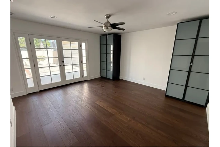 $2000 : Spacious 2 Bed House in LA image 2