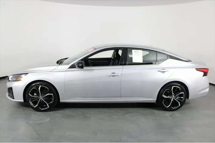 $17187 : Nissan Altima 2023 2.5 SR 4d image 9