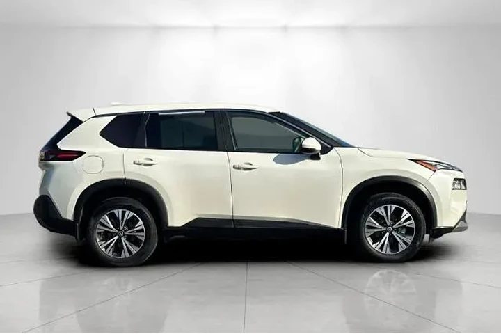 $20995 : Nissan Rogue 2023 SV 4dr Cro image 2