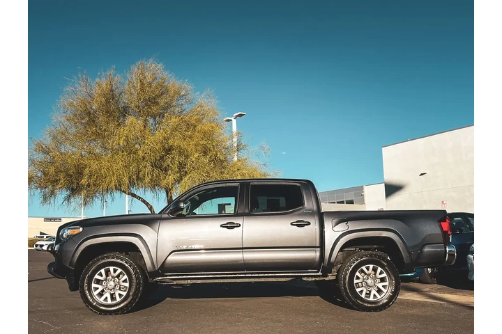 $21477 : Toyota Tacoma 2018 4x2 SR5 4 image 8