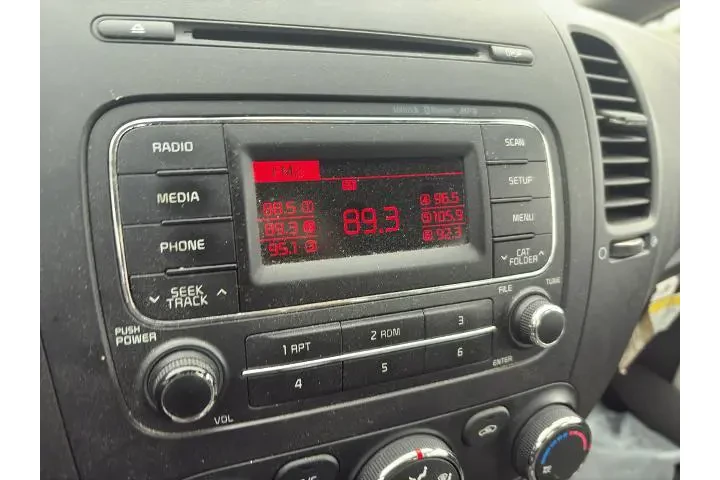 $5977 : Kia Forte 2015 LX 4dr Sedan image 3