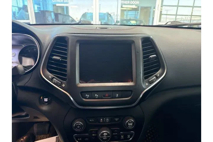 $21999 : Jeep Cherokee 2021 4x4 Trail image 9