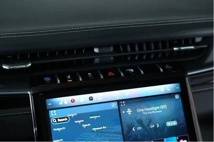 $27779 : Jeep Grand Cherokee 2023 4x4 image 9