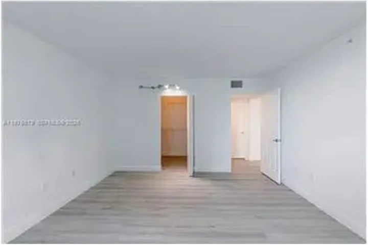 $5800 : Rental property with 3 bedro image 2
