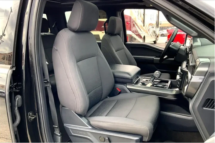 $38703 : Ford F-150 2023 4x4 XLT 4dr image 9