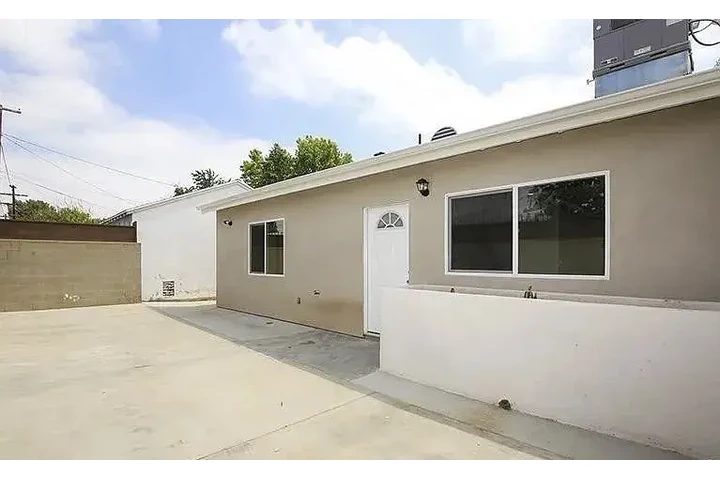 $3400 : House for best family bound image 1