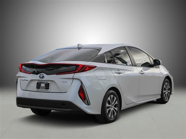$26988 : Pre-Owned 2021 Toyota Prius P image 4