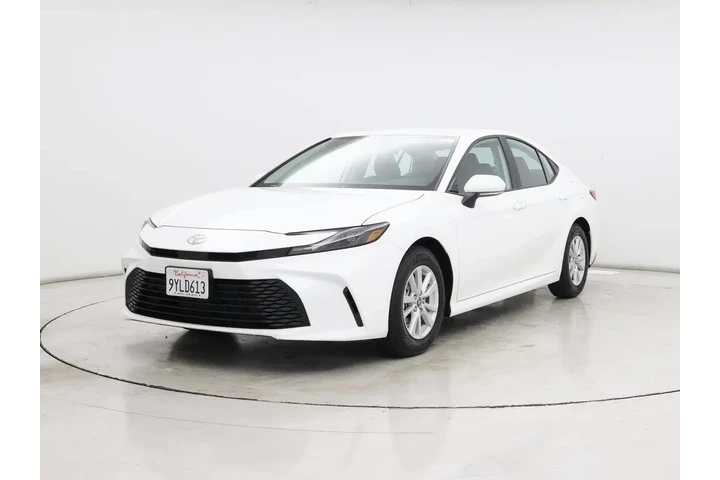 $31998 : Toyota Camry 2026 LE 4dr Sed image 4