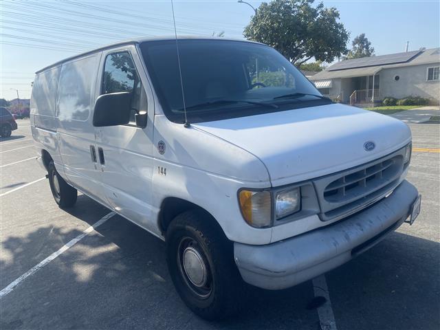 $4900 : 1998 ford econoline E150 image 1