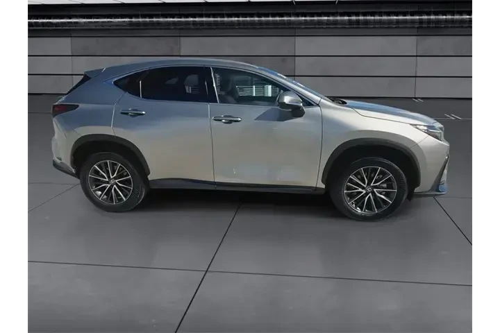 $39988 : Lexus NX 250 2024 Premium 4d image 9