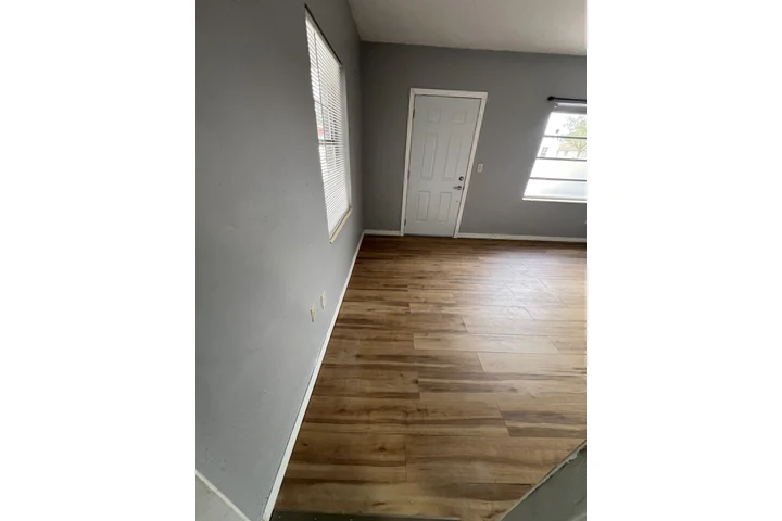 $2300 : Rento apartamento en Hialeah image 3