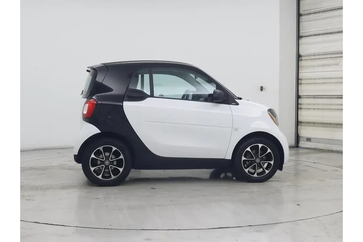 $15998 : Smart fortwo 2017 passion 2d image 7