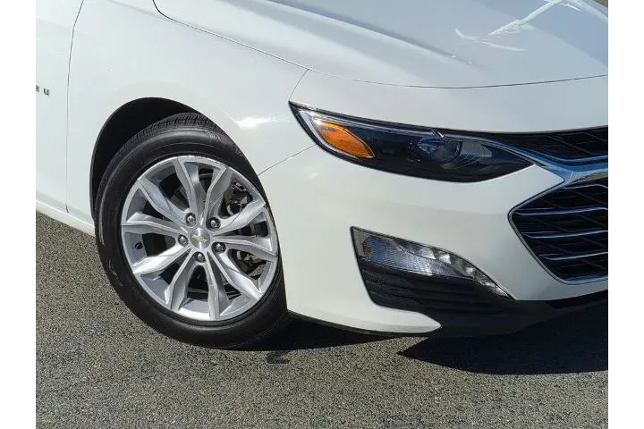 $21900 : Chevrolet Malibu 2023 LT 4dr image 9