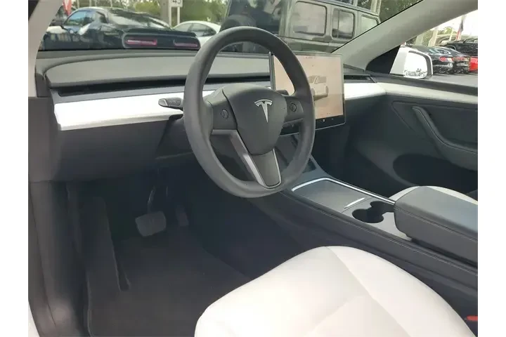 $31990 : Tesla Model Y 2024 Long Rang image 9