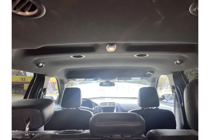 2019 Explorer XLT image 10