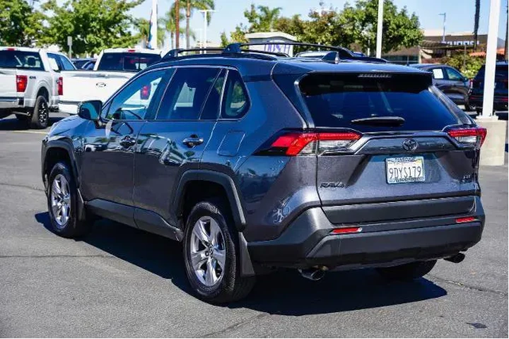 $26695 : Toyota RAV4 2022 XLE 4dr SUV image 4