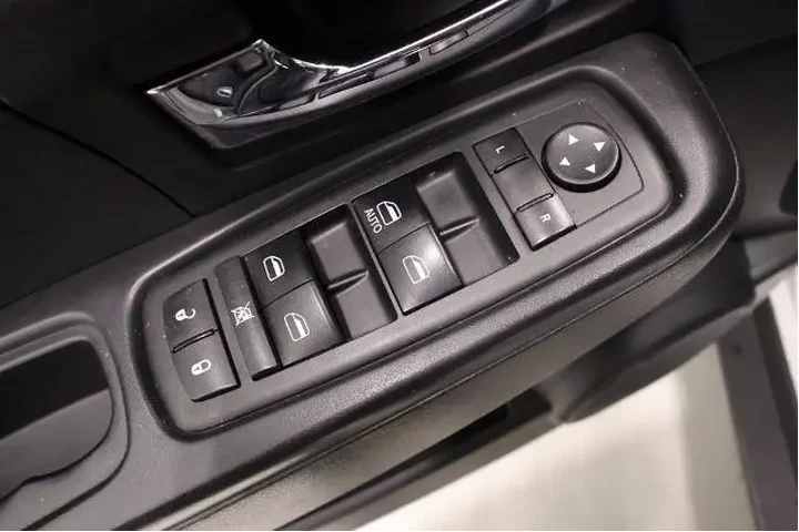 $10000 : Jeep Liberty 2012 4x4 Sport image 8