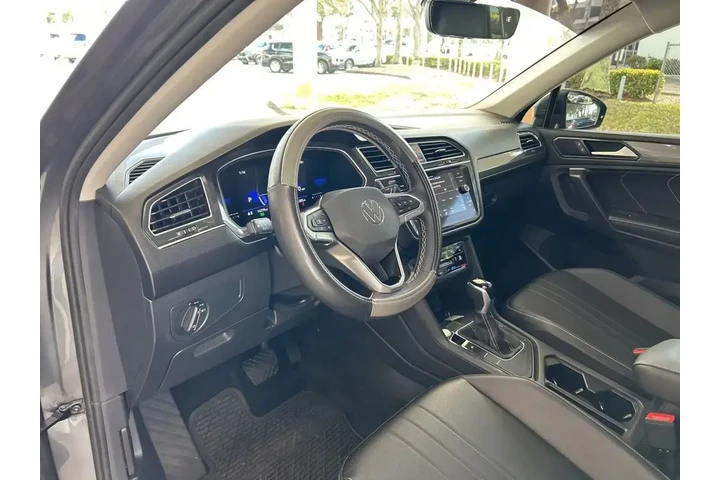 $18895 : Volkswagen Tiguan 2023 SE 4d image 6