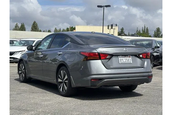 $15999 : Nissan Altima 2021 2.5 SV 4d image 5