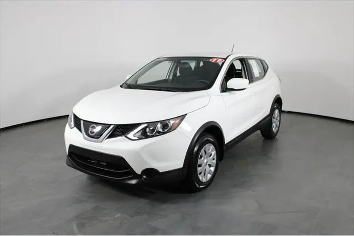 $14587 : Nissan Rogue Sport 2019 S 4d image 2