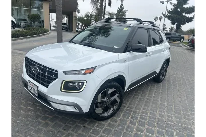 $16995 : Hyundai VENUE 2022 SEL 4dr C image 2