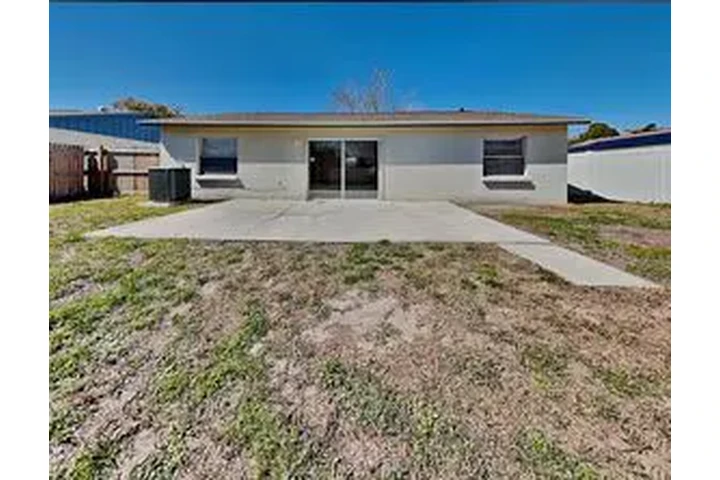 $2010 : luxury house for rent image 1