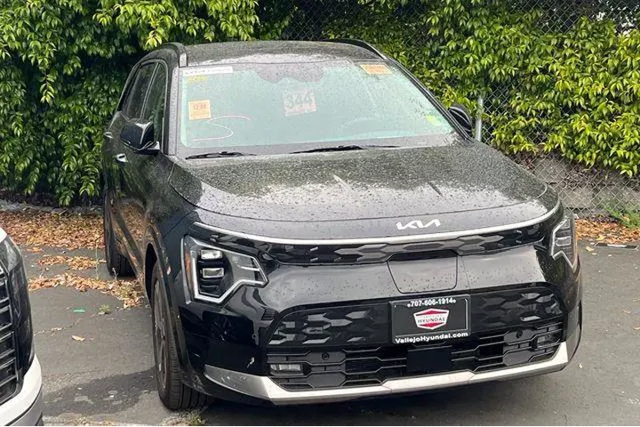 $31990 : Kia Niro EV 2025 Wave 4dr Cr image 1