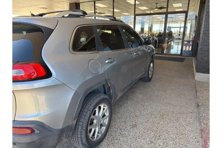 Jeep Cherokee 2015 4x4 Latit image 6