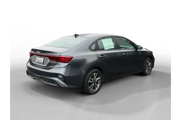 $16900 : Kia Forte 2024 LX 4dr Sedan image 5