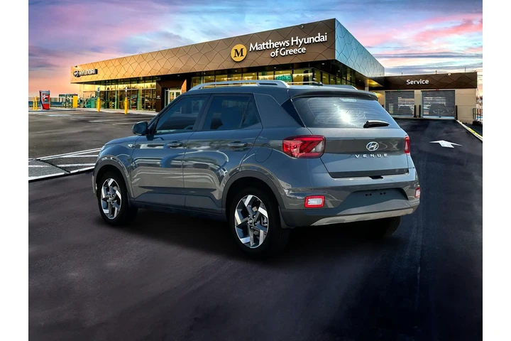 $14799 : Hyundai VENUE 2024 SEL 4dr C image 5