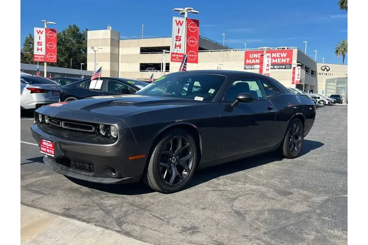 $17998 : Dodge Challenger 2018 SXT 2d image 2