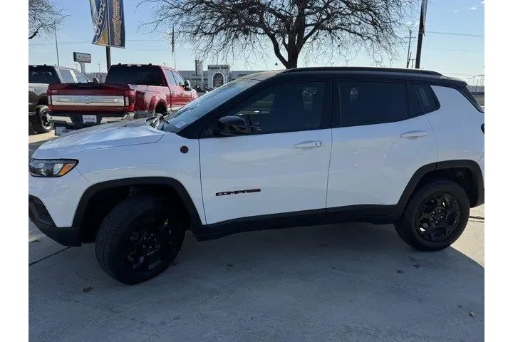 $23829 : Jeep Compass 2024 4x4 Trailh image 10