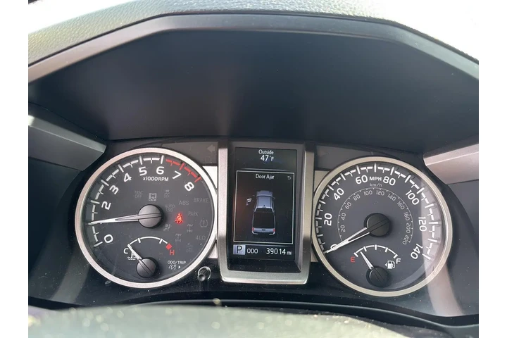 $38111 : Gold Certified 2023 Tacoma SR image 3