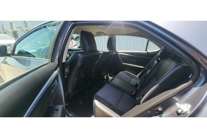 $9000 : 2015 Toyota corolla image 6