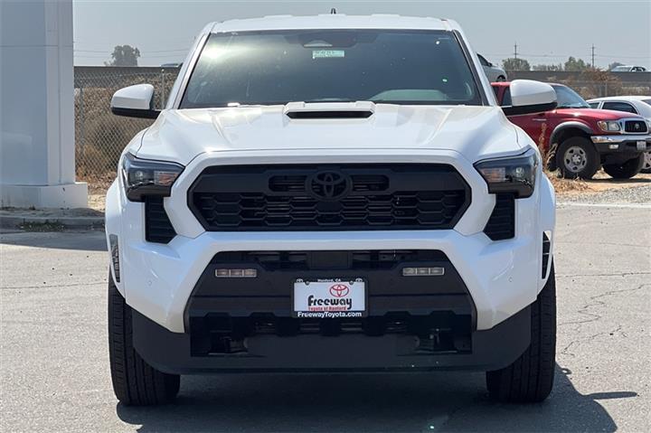 $49874 : New 2024 Tacoma TRD Sport Dou image 9