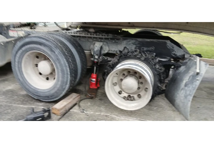 Buho's Tire image 10