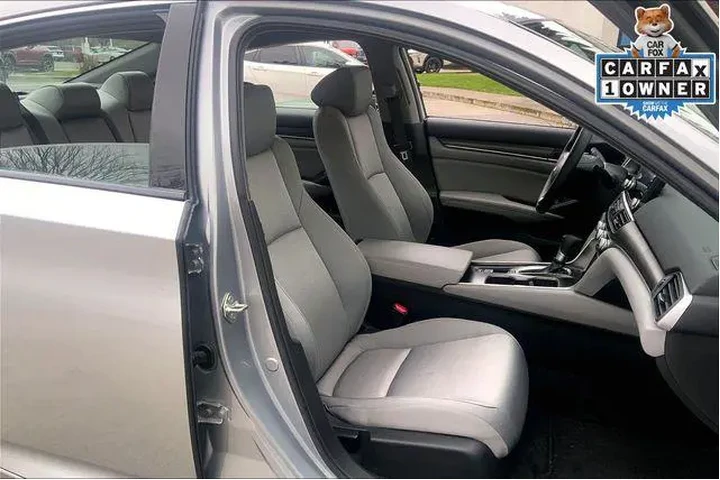 $23985 : Honda Accord 2020 LX 4dr Sed image 7