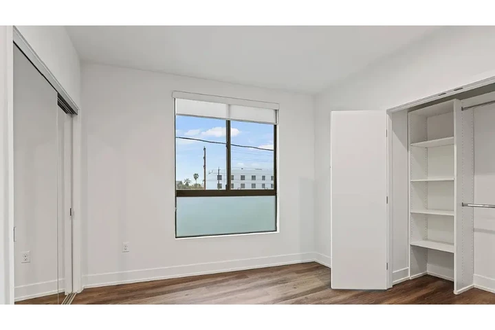 $3400 : Nice 3 bedroom apartment image 4