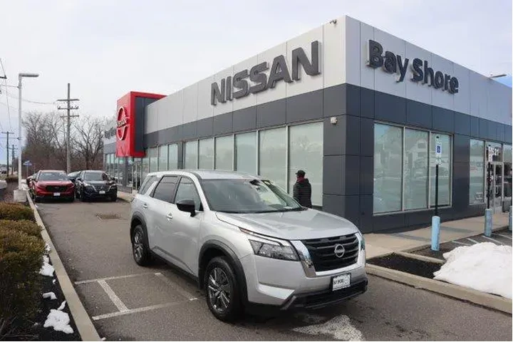 $27312 : Nissan Pathfinder 2024 AWD S image 2
