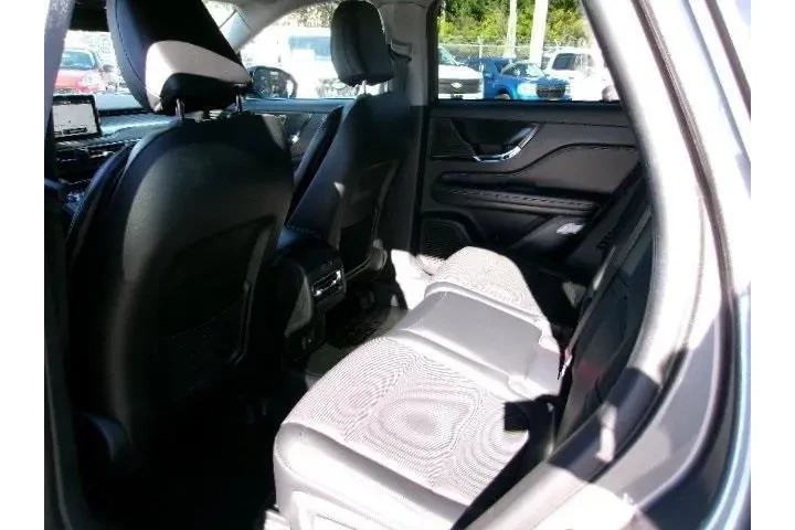 $36870 : Lincoln Nautilus 2022 AWD Re image 7