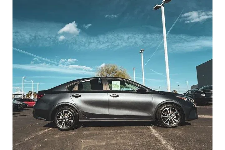 $14997 : Kia Forte 2022 LXS 4dr Sedan image 6