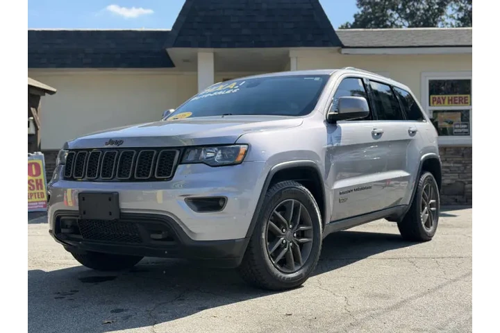 2016 Grand Cherokee Laredo image 2
