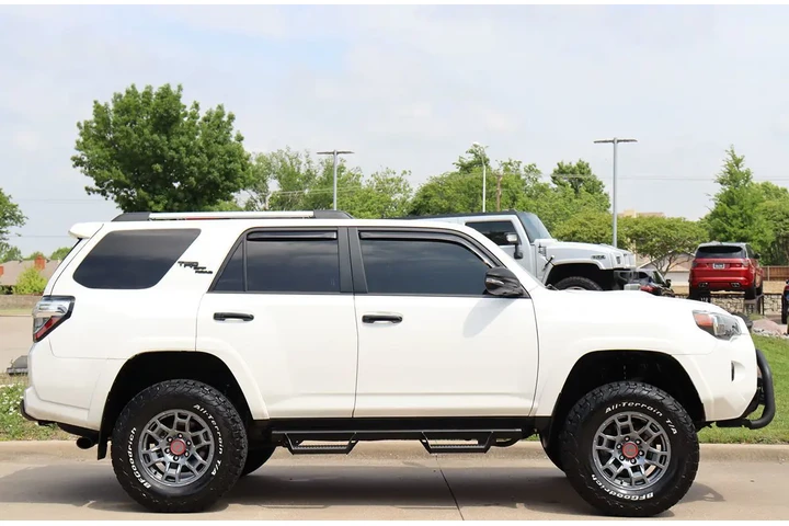 $43848 : 2023 4Runner SR5 Premium image 8