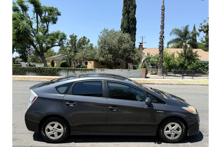 $6950 : Toyota prius 2011 image 4